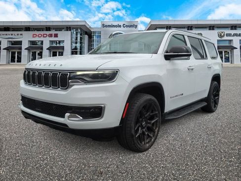 Used 2023 Jeep Wagoneer 2WD image 4