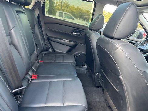 Used 2023 Nissan Rogue SV w/ SV Premium B Package image 12