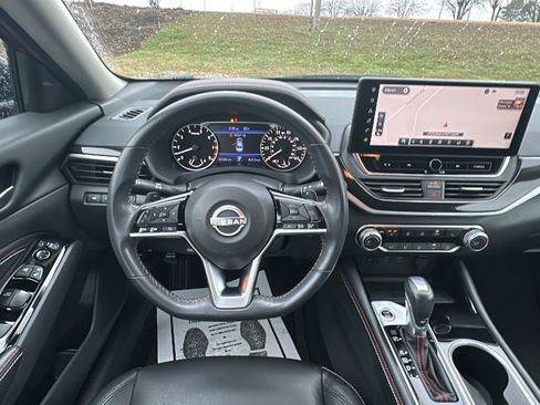Used 2023 Nissan Altima 2.5 SR w/ SR Premium Package image 17