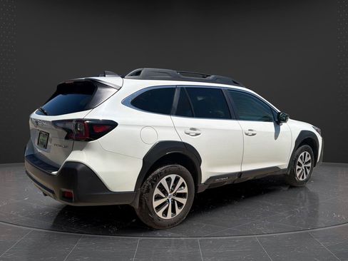 Used 2025 Subaru Outback Premium AWD/4WD image 5
