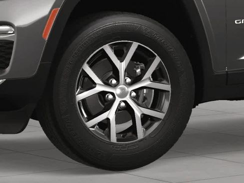 New 2025 Jeep Grand Cherokee Limited image 11
