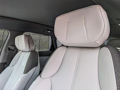 New 2026 Cadillac Optiq Luxury 1 image 8