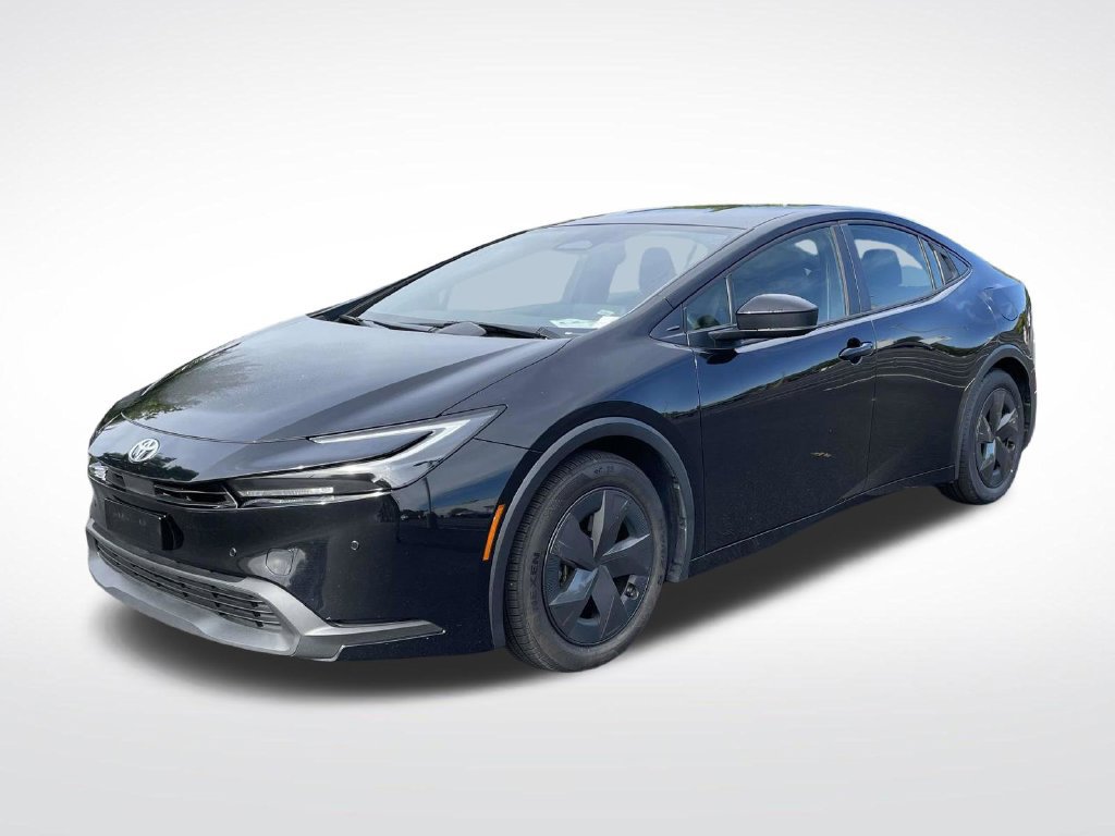 Used 2024 Toyota Prius LE FWD image 3