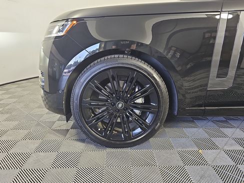 Used 2025 Land Rover Range Rover SE image 10