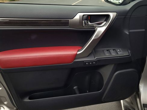 Used 2023 Lexus GX 460 Premium image 9