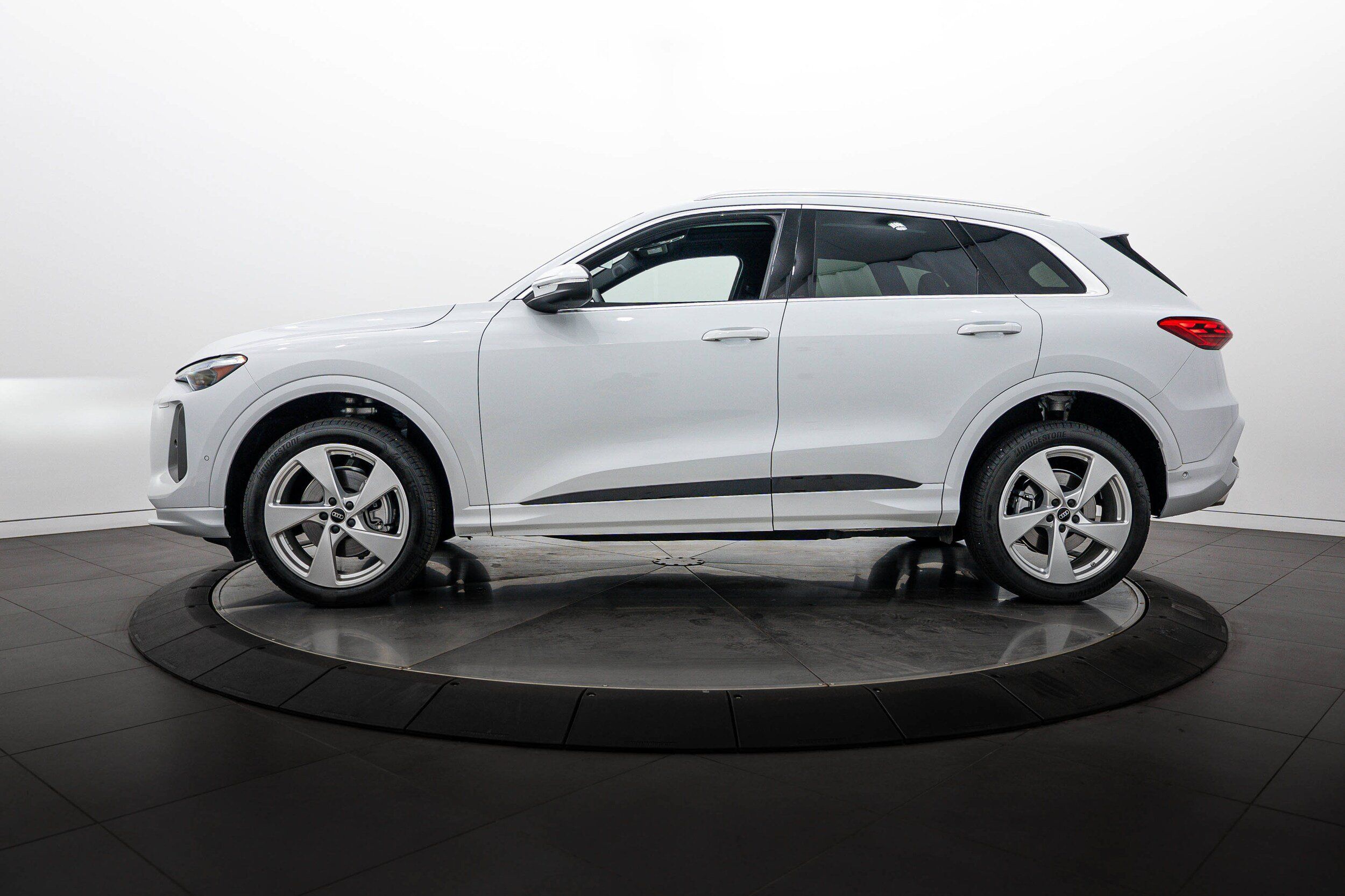 Used 2025 Audi Q5 Premium Plus AWD/4WD image 6