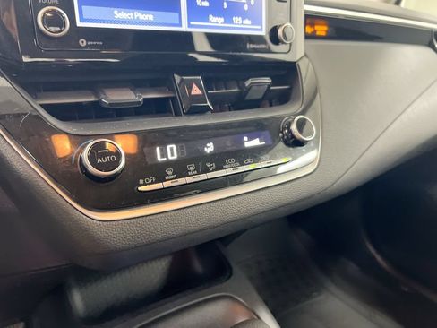 Used 2022 Toyota Corolla LE FWD image 16