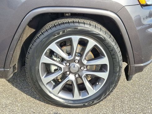 Used 2017 Jeep Grand Cherokee Overland image 8