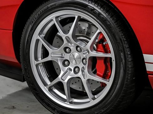 Used 2005 Ford GT RWD image 9