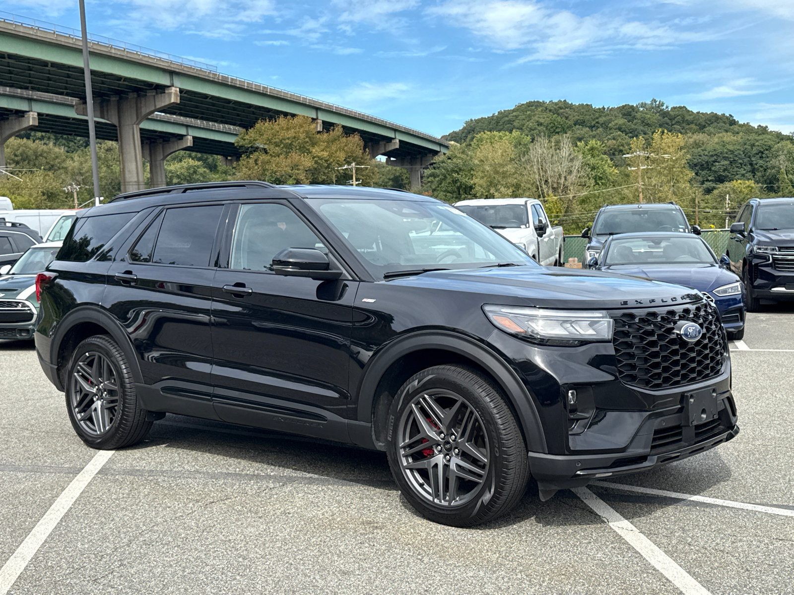 Used 2026 Ford Explorer ST-Line w/ ST-Line Street Pack AWD/4WD image 1
