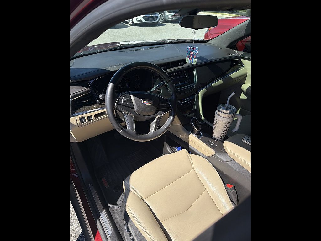 Used 2018 Cadillac XT5 FWD image 3