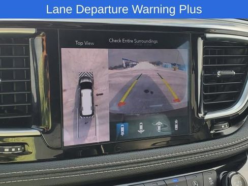 Used 2020 Chrysler Pacifica Limited image 33