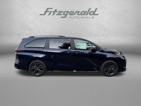 Used 2026 Toyota Sienna XSE AWD/4WD image 8