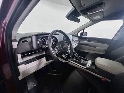 Used 2024 Kia Carnival LX FWD image 18
