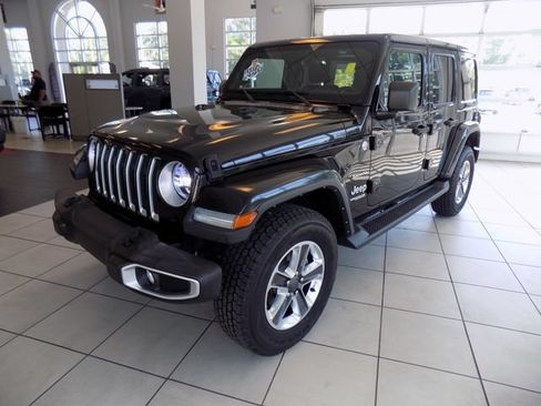 Used 2022 Jeep Wrangler Unlimited Sahara w/ LED Lighting Group AWD/4WD image 3