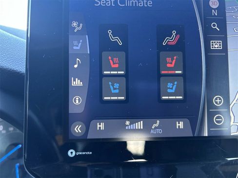 Used 2021 Toyota Venza XLE image 33