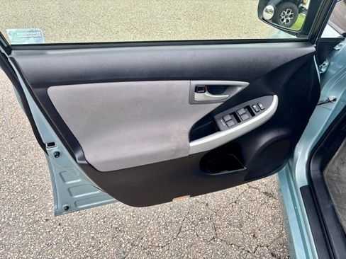 Used 2012 Toyota Prius One image 9