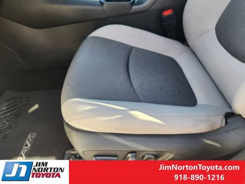 Used 2022 Toyota RAV4 XLE image 27