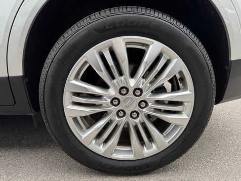 Used 2018 Cadillac XT5 Premium Luxury image 9