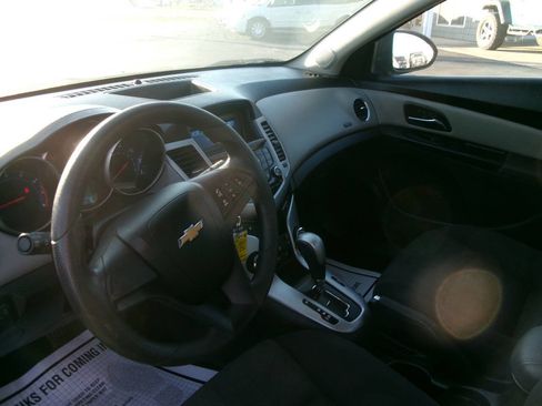 Used 2014 Chevrolet Cruze LS image 11
