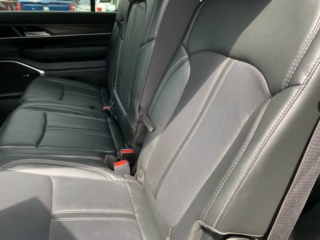 Certified 2024 Jeep Wagoneer Series II w/ Flexible Seating Group AWD/4WD image 17
