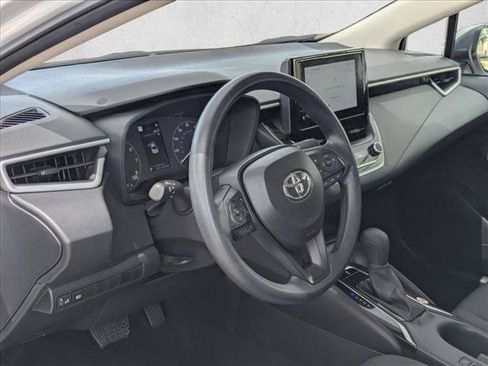 Used 2025 Toyota Corolla LE FWD image 10