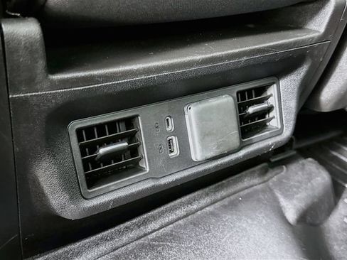 Used 2022 Chevrolet Silverado 1500 LT AWD/4WD image 25