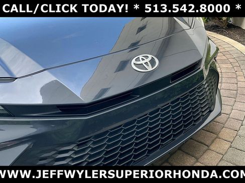 Used 2025 Toyota Camry SE image 31