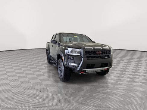 Used 2025 Nissan Frontier PRO-4X w/ Pro Convenience Package image 3