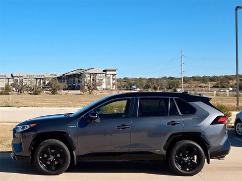 Used 2019 Toyota RAV4 XSE image 4
