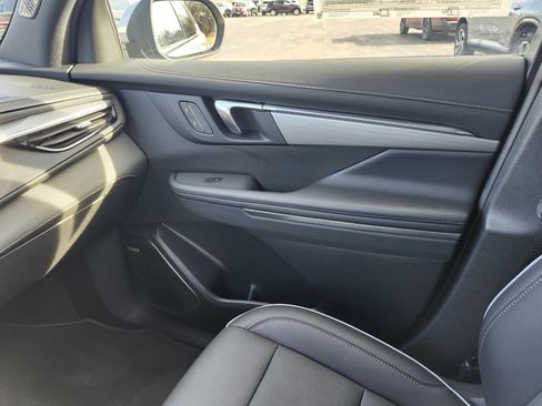 Used 2025 Buick Enclave Preferred image 26