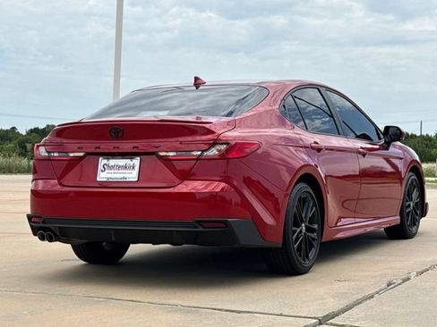 Used 2025 Toyota Camry SE FWD image 8