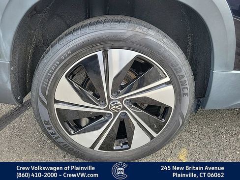 Certified 2023 Volkswagen Taos SE w/ Panoramic Sunroof Package AWD/4WD image 19
