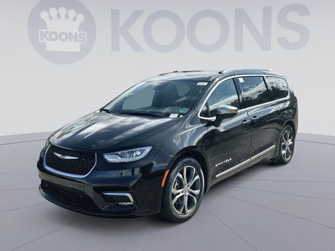 New 2026 Chrysler Pacifica Pinnacle image 1