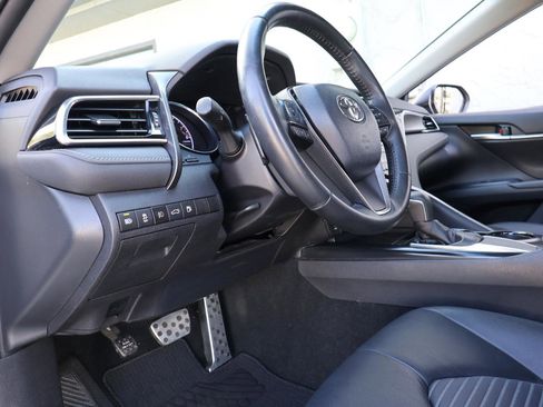 Used 2018 Toyota Camry SE w/ Convenience Package FWD image 37