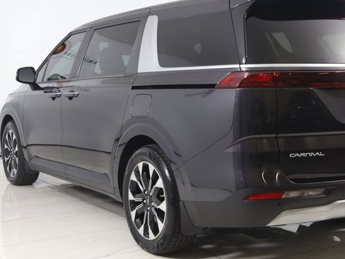 Used 2024 Kia Carnival EX FWD image 26