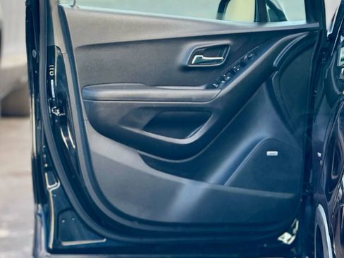 Used 2018 Chevrolet Trax Premier w/ Midnight Edition image 10