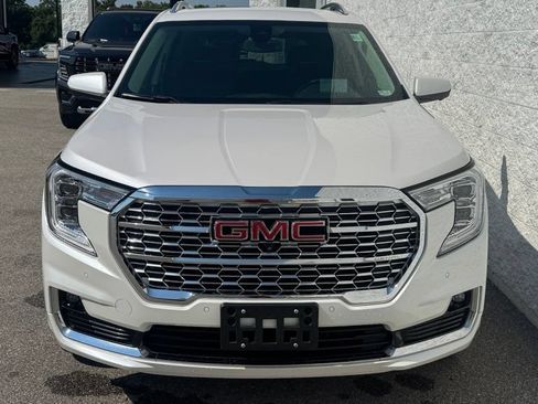 Used 2024 GMC Terrain Denali w/ Denali Premium Package AWD/4WD image 8