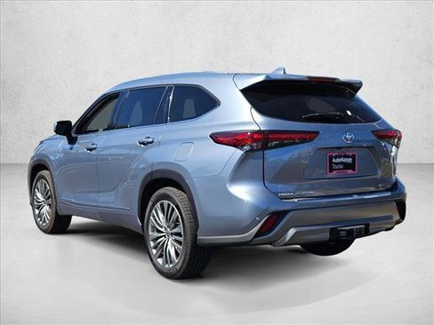 Used 2021 Toyota Highlander Platinum FWD image 9