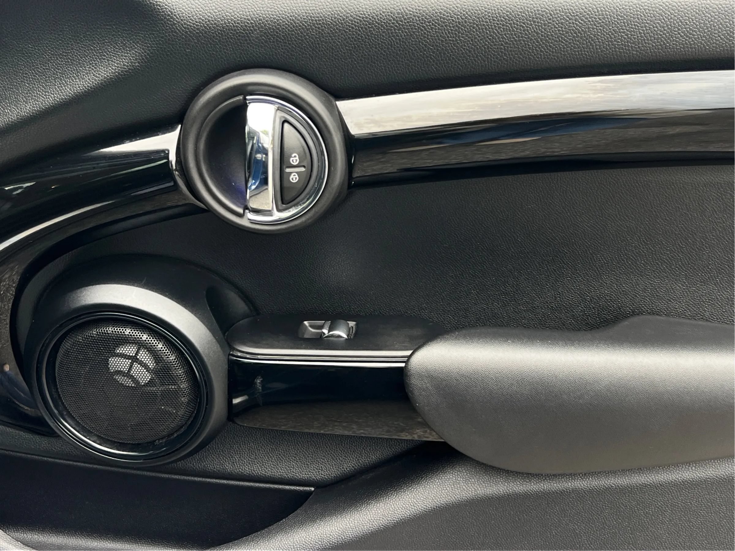 Used 2015 MINI Cooper 4-Door Hardtop FWD image 39
