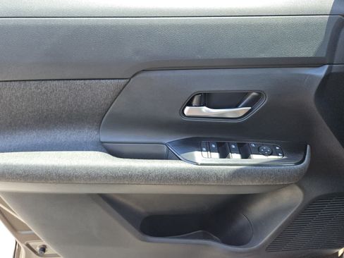 Used 2025 Nissan Kicks SV w/ SV Premium Package FWD image 16