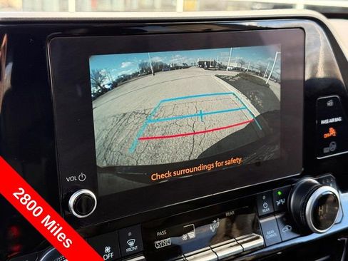 Used 2025 Toyota Highlander XLE image 24