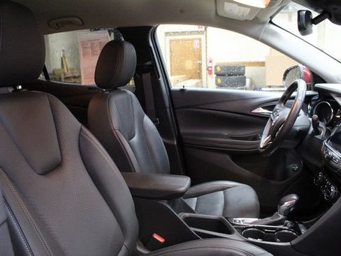 Used 2023 Buick Encore GX Essence FWD image 11