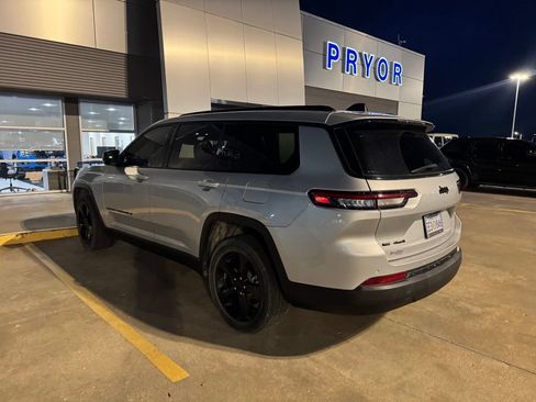 Used 2021 Jeep Grand Cherokee L Laredo AWD/4WD image 3