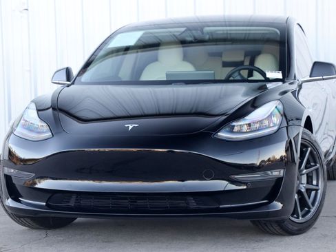 Used 2019 Tesla Model 3 Standard Range Plus image 3
