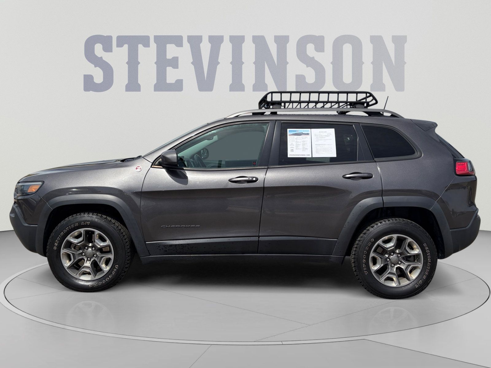 Used 2019 Jeep Cherokee Trailhawk AWD/4WD image 2