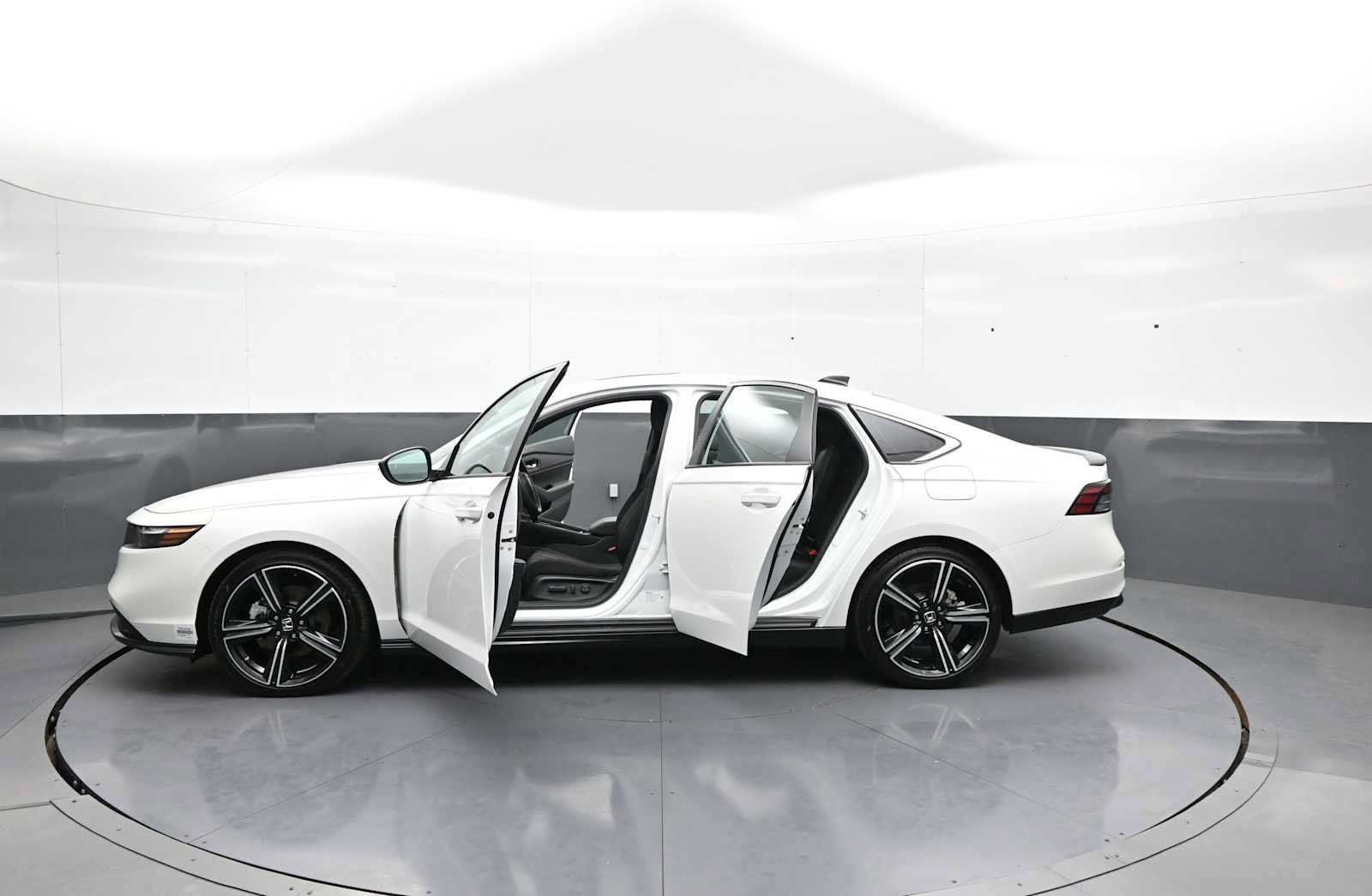 Used 2025 Honda Accord Sport image 40