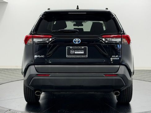 Used 2021 Toyota RAV4 XLE w/ Carpet Mat Package (TMS) AWD/4WD image 11