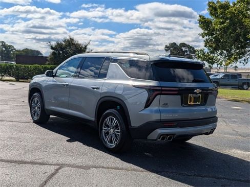 Used 2024 Chevrolet Traverse LT image 5