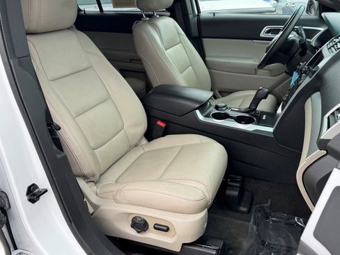 Used 2015 Ford Explorer XLT w/ Equipment Group 202B image 11